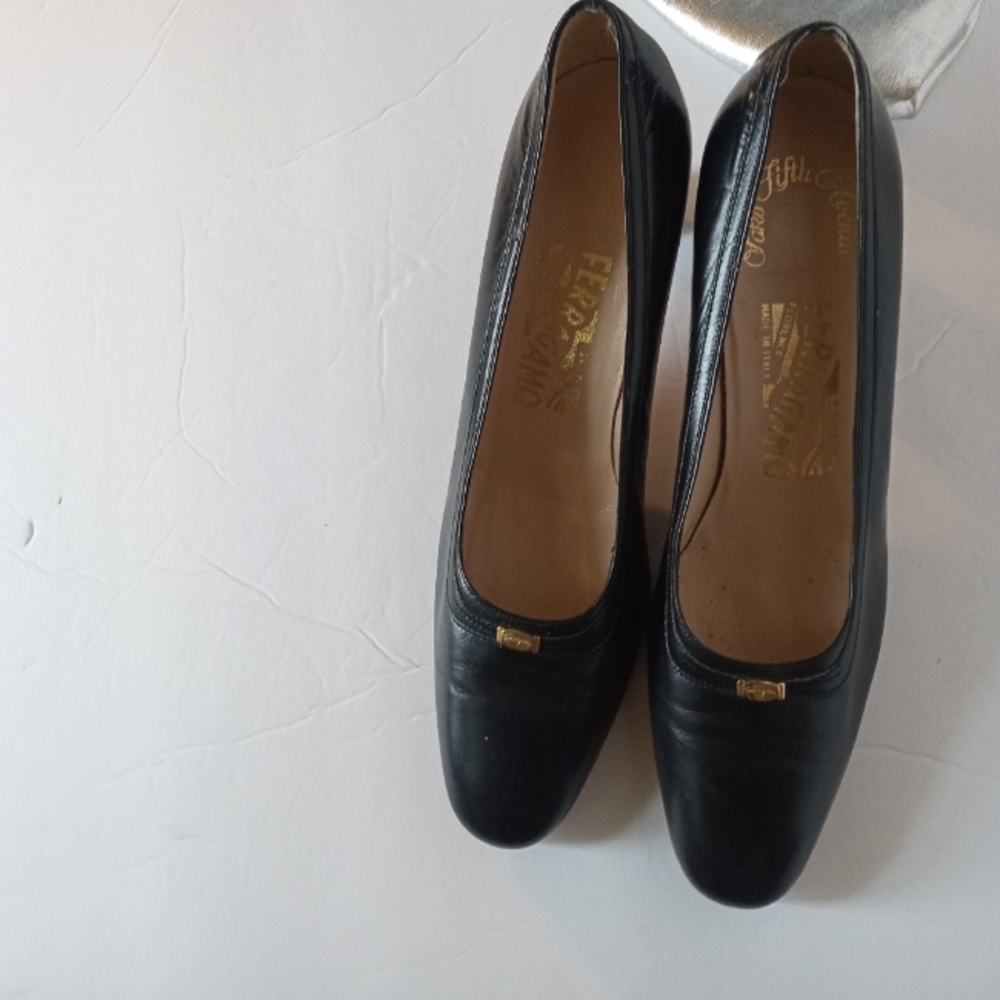 Salvatore Ferragamo Saks Fifth Ave Black Leather 1970s Pumps -Vintage-Size: 8AAA